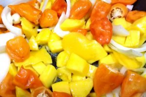 making salsa habanero peppers